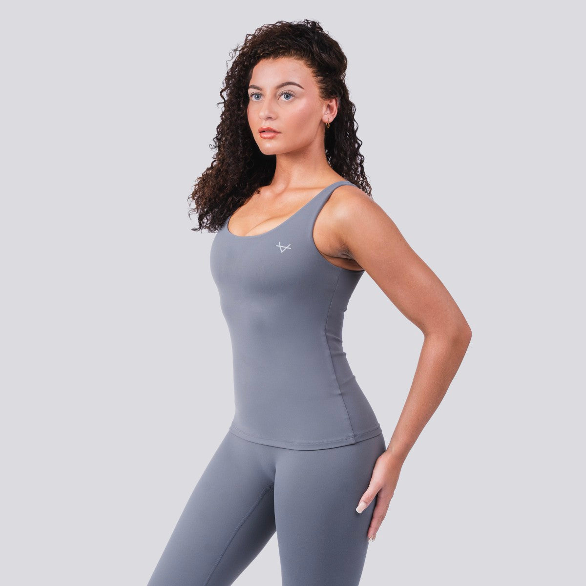 Model wearing Oxen Women’s Endure Sculpt Tank in Fossil grey, side profile.