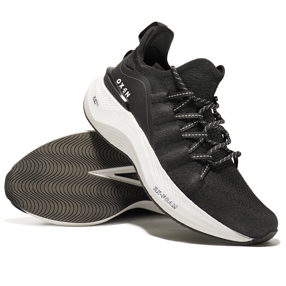 Oxen React 2.0 training shoe in black, lateral side profile