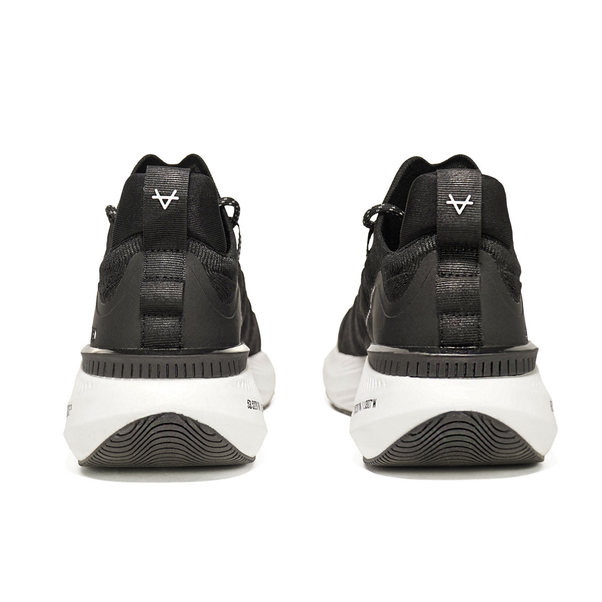 Oxen React 2.0 black trainer, outsole tread pattern